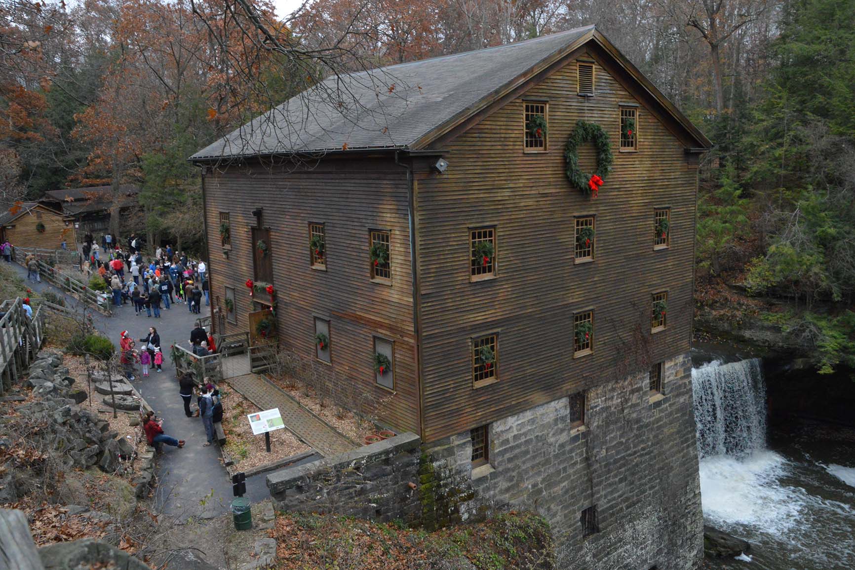 Olde Fashioned Christmas at Lanterman's Mill - Youngstown Live