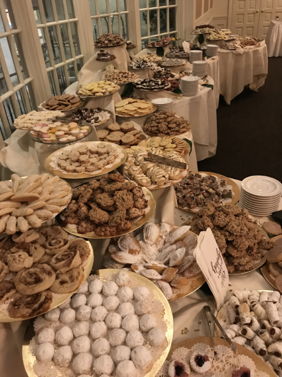 Wedding Cookie Table Display Ideas - bmp-toethumb